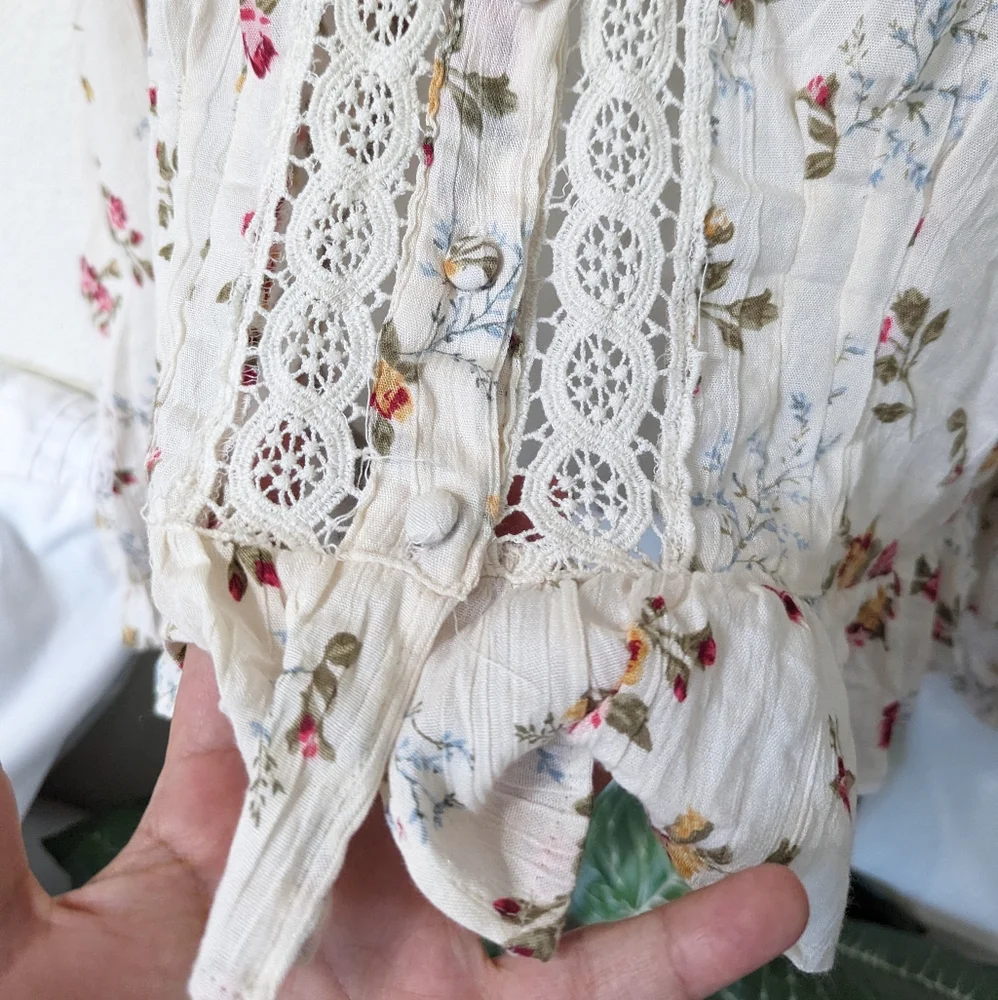 Angie Floral Lace Blouse - Cream and Red - Picture 9 of 10